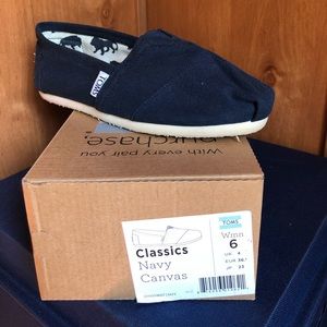 NIB TOMS Classic Canvas